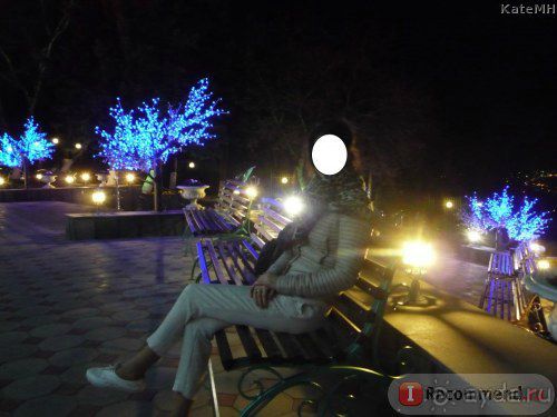  в тот же вечер я пошла исследовать территорию санатория. Она небольшая, но красиво оформлена:все в подсветке,опрятно, высажены цветы.