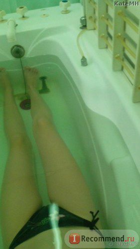 Еще понравилась процедура - углекисло-сероводородные ванны (см. фото ниже) -  будто лежишь в гигантском стакане с теплой минералкой и чувствуешь, как на твоей коже собираются пузырьки))

к слову, очередей на процедуры абсолютно НЕТ! потому что единовременно в санатории находится малое количество человек. А это значит, никакого шума, суеты.
 Дополнительные удобства.
 - экскурсии можно заказать прямо в санатории - там есть представители экскурсионных бюро, которые готовы показать вам красоты Кавказа. 
 - есть сауна, хамам  и бассейн. Все чистое, опрятное.

Вывод: из минусов мне даже перечислить нечего. Кто-то говорит "дорого", но я считаю, что соотношение цена-качество а данном случае весьма справедливое. Поэтому ставлю твердую "пять" и всем рекомендую! Рекомендую тем, кто хочет увидеть лето в апреле, когда дома еще лежит снег, увидеть красоту гор Кавказа и поправить здоровье.