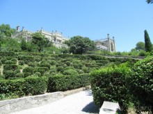 Пока в Крыму нас не очень любят.