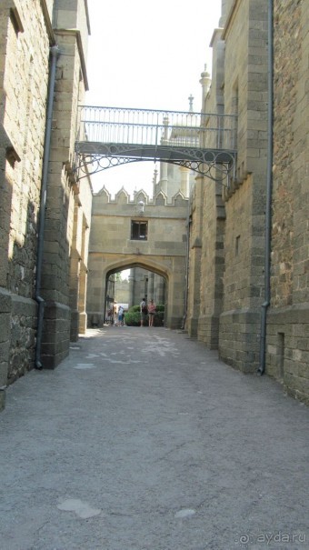 Пока в Крыму нас не очень любят.