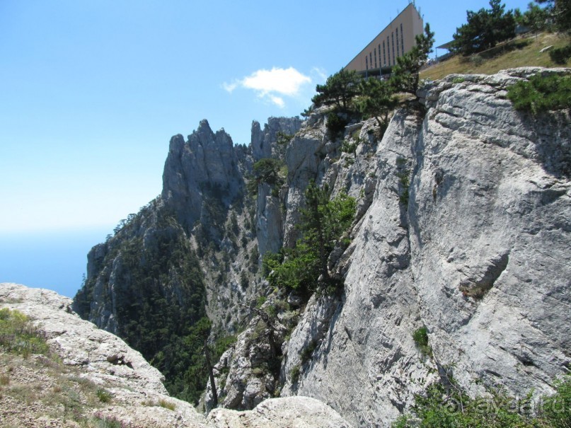 Пока в Крыму нас не очень любят.