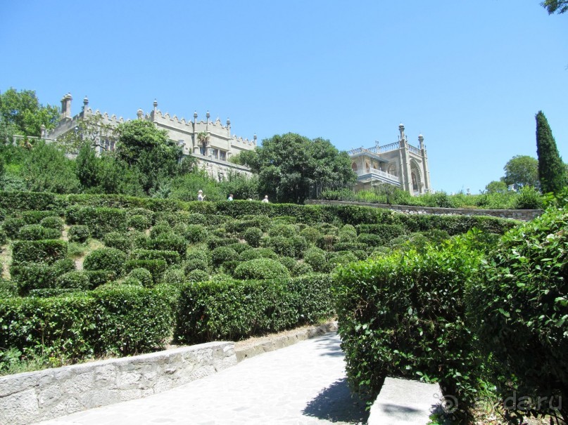 Пока в Крыму нас не очень любят.