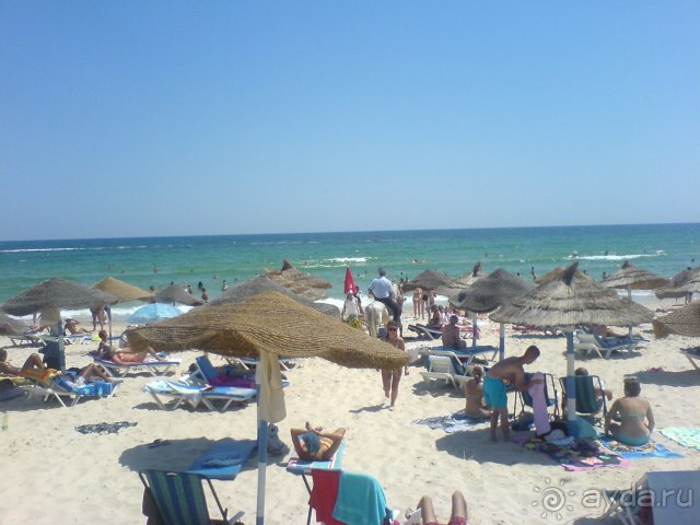 Пляж охраняет конная полиция :)