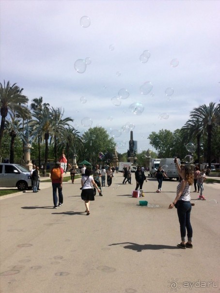 Барселона, Барселонетта, Бадалона и Ситжес с ребенком в мае