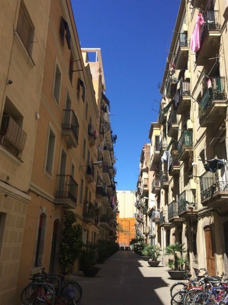 Барселона, Барселонетта, Бадалона и Ситжес с ребенком в мае