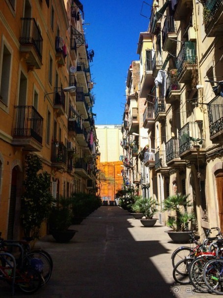 Барселона, Барселонетта, Бадалона и Ситжес с ребенком в мае