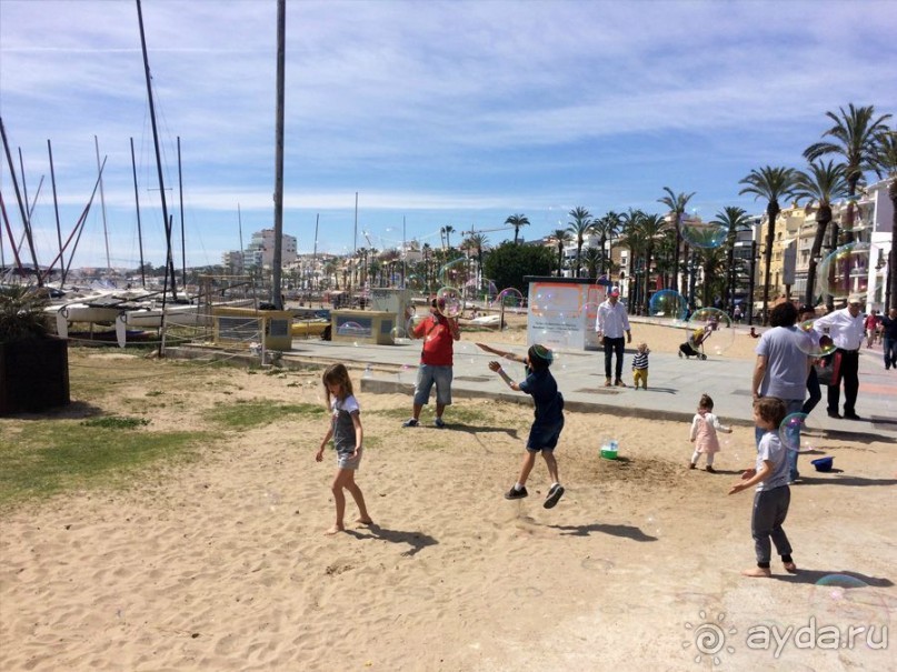 Барселона, Барселонетта, Бадалона и Ситжес с ребенком в мае