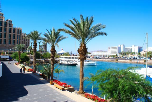 Бассейн, вид на набережную