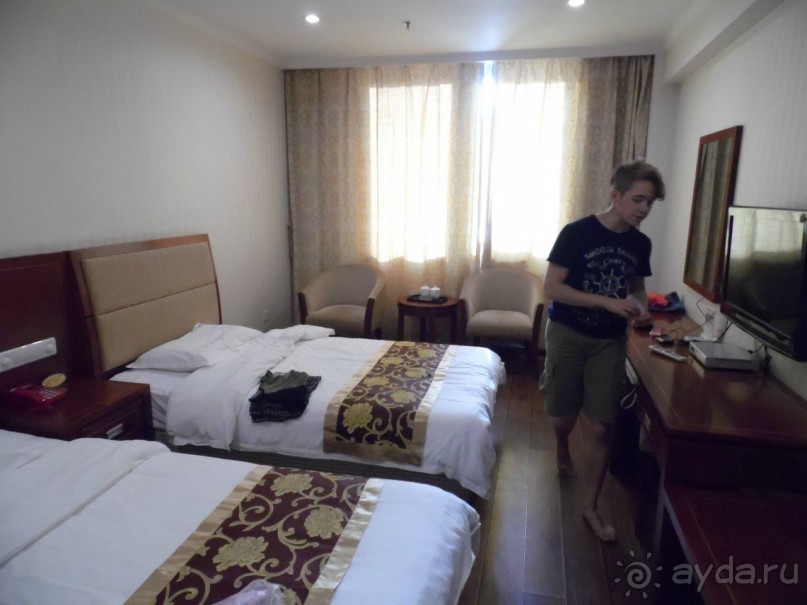 Омак - в центре, до жемчужного рынка 2 минуты, до моря - минут 7