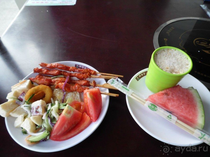 Омак - в центре, до жемчужного рынка 2 минуты, до моря - минут 7