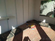 Из плюсов только море...