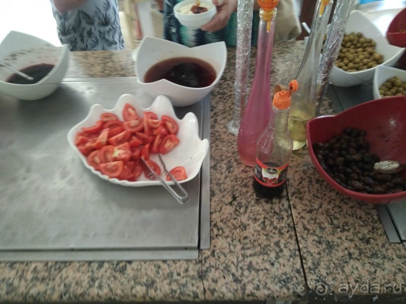 Из плюсов только море...