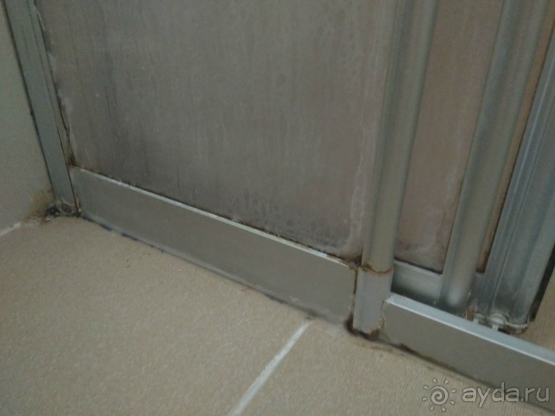 Из плюсов только море...