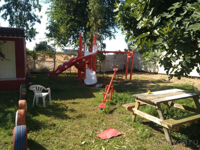 Из плюсов только море...