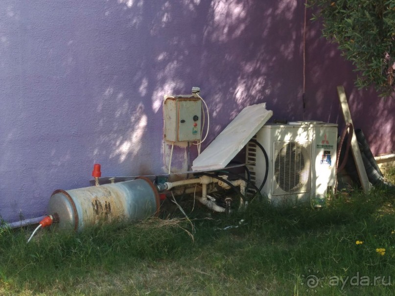 Из плюсов только море...