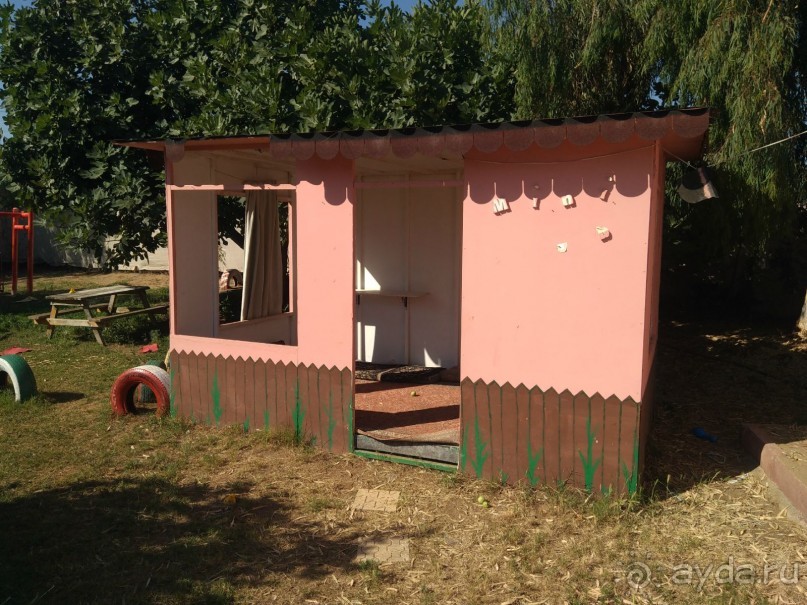 Из плюсов только море...