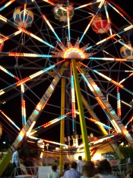 Чертово колесо в Лунапарке