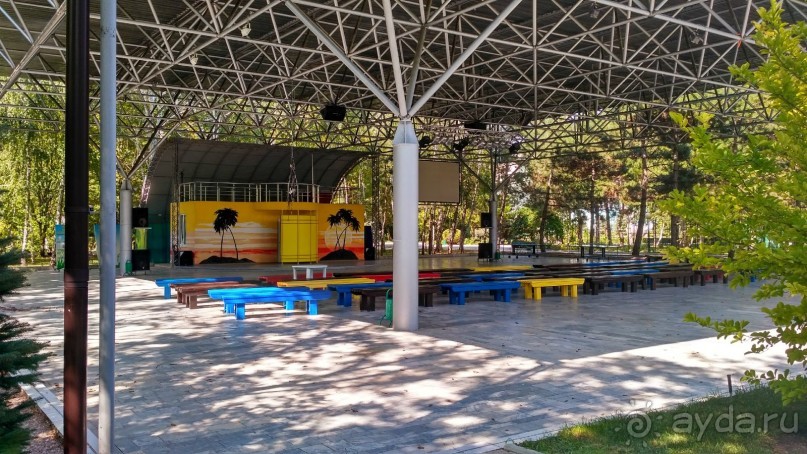 Отель прекрасно подходит для спокойного оздоровительного отдыха с детьми.   