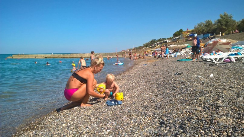 Отель прекрасно подходит для спокойного оздоровительного отдыха с детьми.   