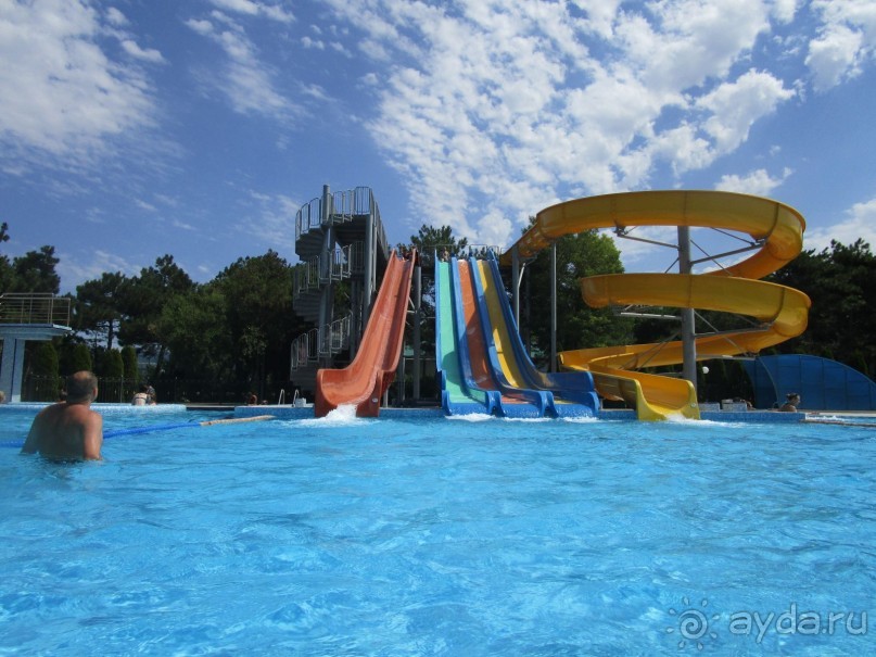 Отель прекрасно подходит для спокойного оздоровительного отдыха с детьми.   