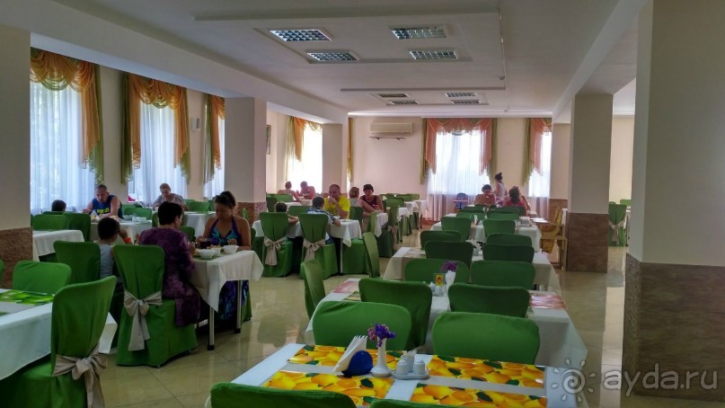 Отель прекрасно подходит для спокойного оздоровительного отдыха с детьми.   