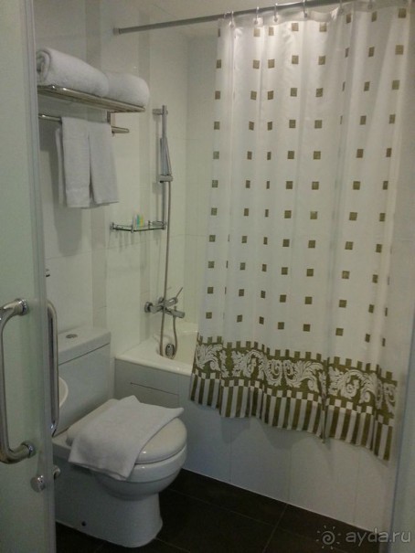 Хорошо расположенный городской  отель, скромный и чистый.