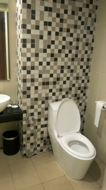 Сносный отель недалеко от центра