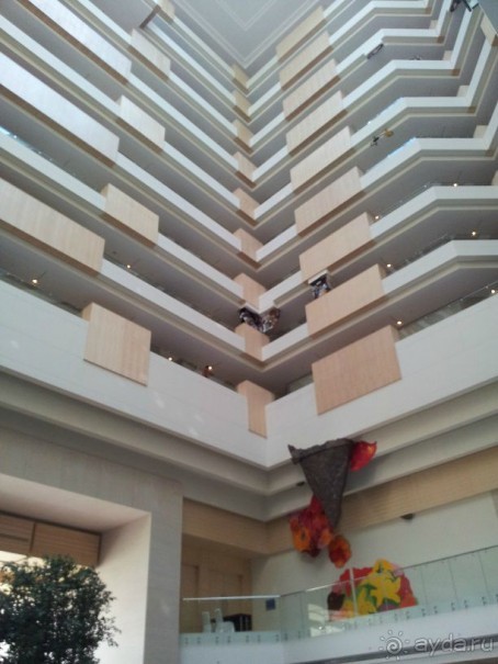 Городской отель с высоким уровнем обслуживания.