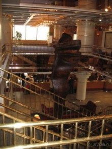 На 4* не тянет, слишком дорого для своего уровня