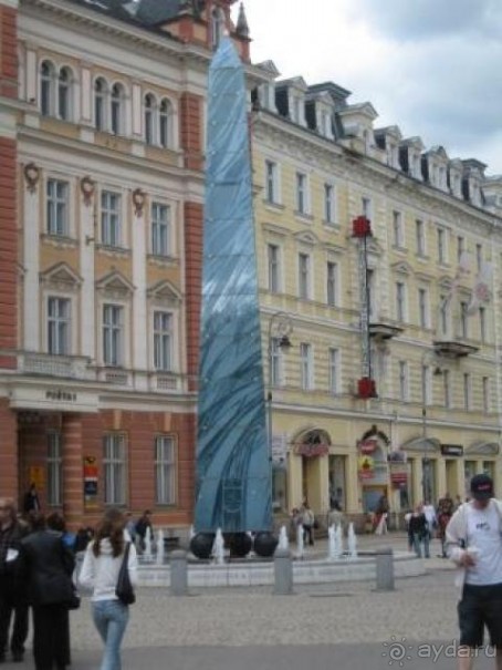 На 4* не тянет, слишком дорого для своего уровня