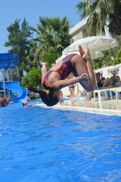 Смотрите не на звёзды, смотрите на море! 