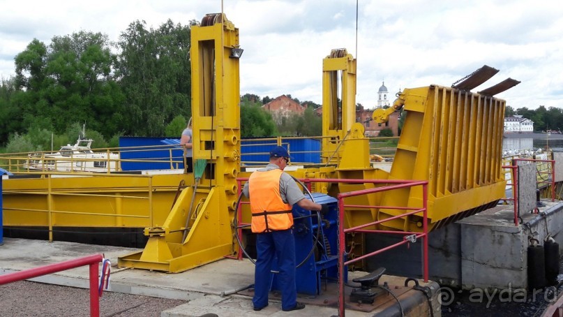 Паромная переправа Углич-Мышкин.