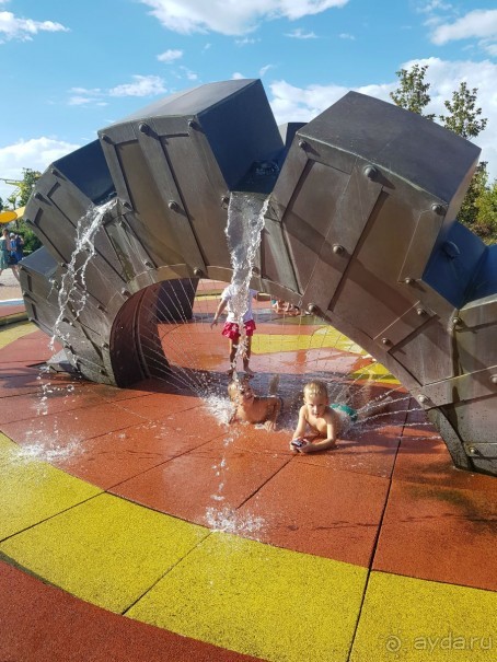 Прекрасный парк для отдыха с семьёй