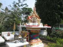 Типичный тайский алтарь