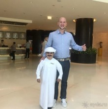 ОТДЫХАЮЩИХ В ОТЕЛЕ МНОГО.