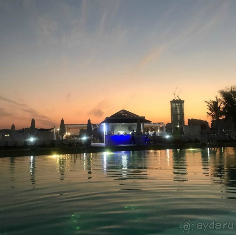 ОТДЫХАЮЩИХ В ОТЕЛЕ МНОГО.