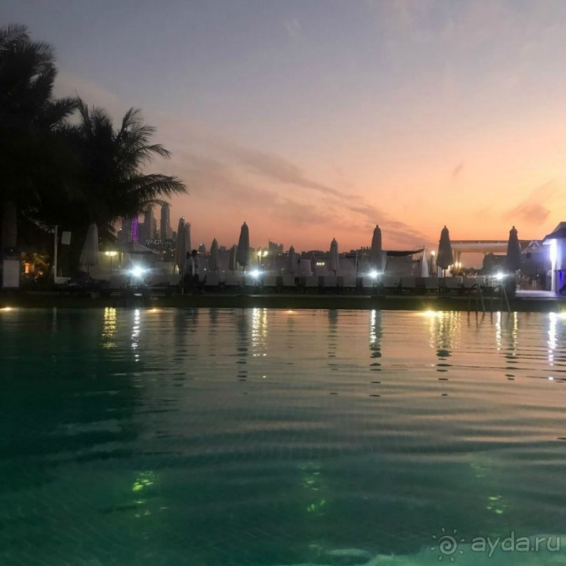 ОТДЫХАЮЩИХ В ОТЕЛЕ МНОГО.