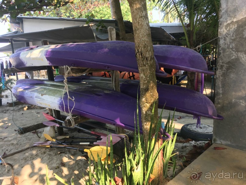 Осторожно! На пляже дырявые каяки.