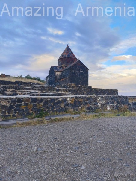 Монастырь Севанаванк на полуострове