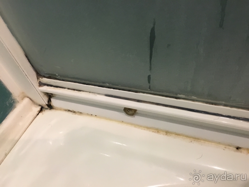 Ужас, шум, моря нет, вида нет, сервиса нет