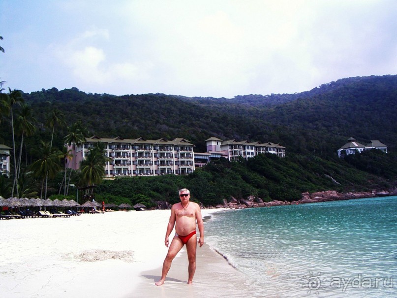 Вид на отель с пляжа