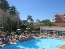 Нормальный! Бывают и хуже!))