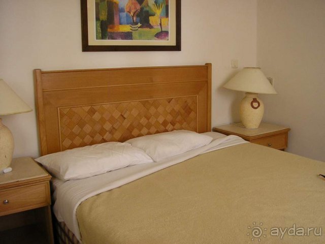 Огромная кровать в комнате отеля Creative Mexicana Resort