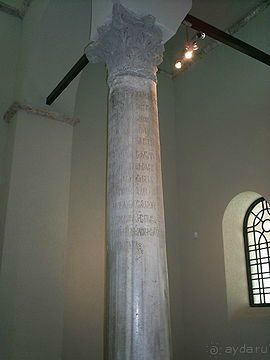 Колонна Ивана Асеня II, на которой сделана надпись о победе болгар в битве при Клокотнице