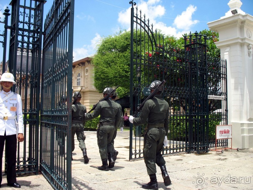 Каменные дзюдоисты из Бангкока.