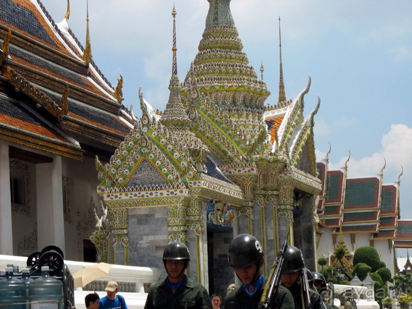 Каменные дзюдоисты из Бангкока.