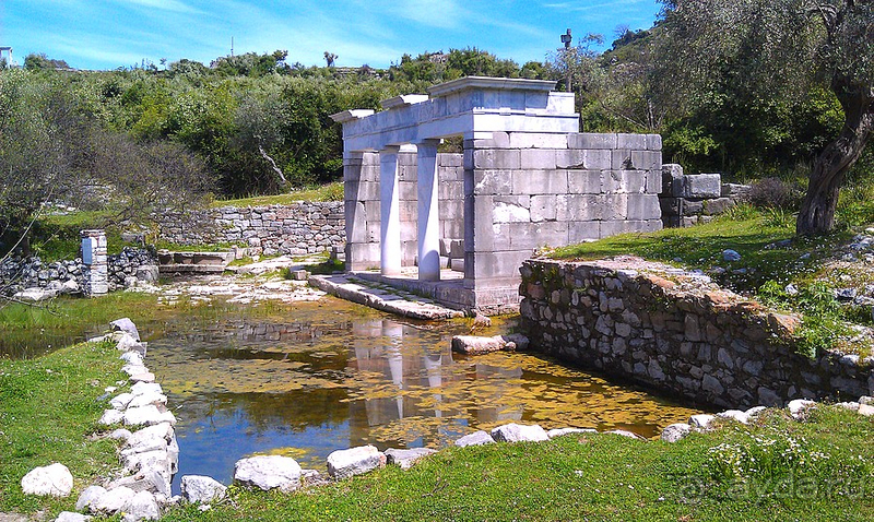 Альбом истории "«Античные» развалины родового царского христианства на юге Турции."