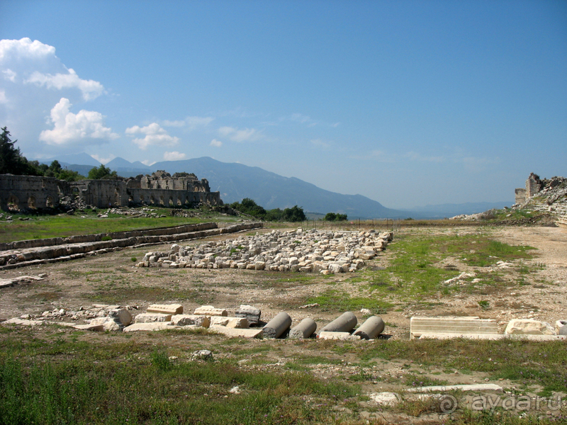Альбом истории "«Античные» развалины родового царского христианства на юге Турции."