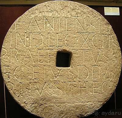 Древность. Сравните с  артефактами Каппадокии в Турции