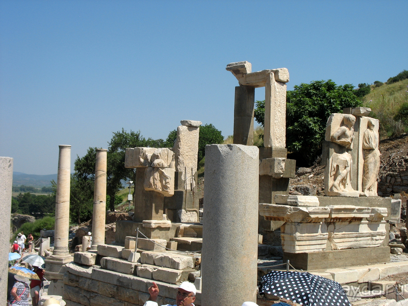 Альбом истории "Раннехристианский «античный» Эфес. «Царское» христианство Рима. "